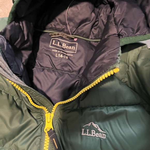 L.L Bean 650 Down Dark Green Puffer Jacket with Yellow Zippers Boys Size 14-16L - Picture 5 of 7